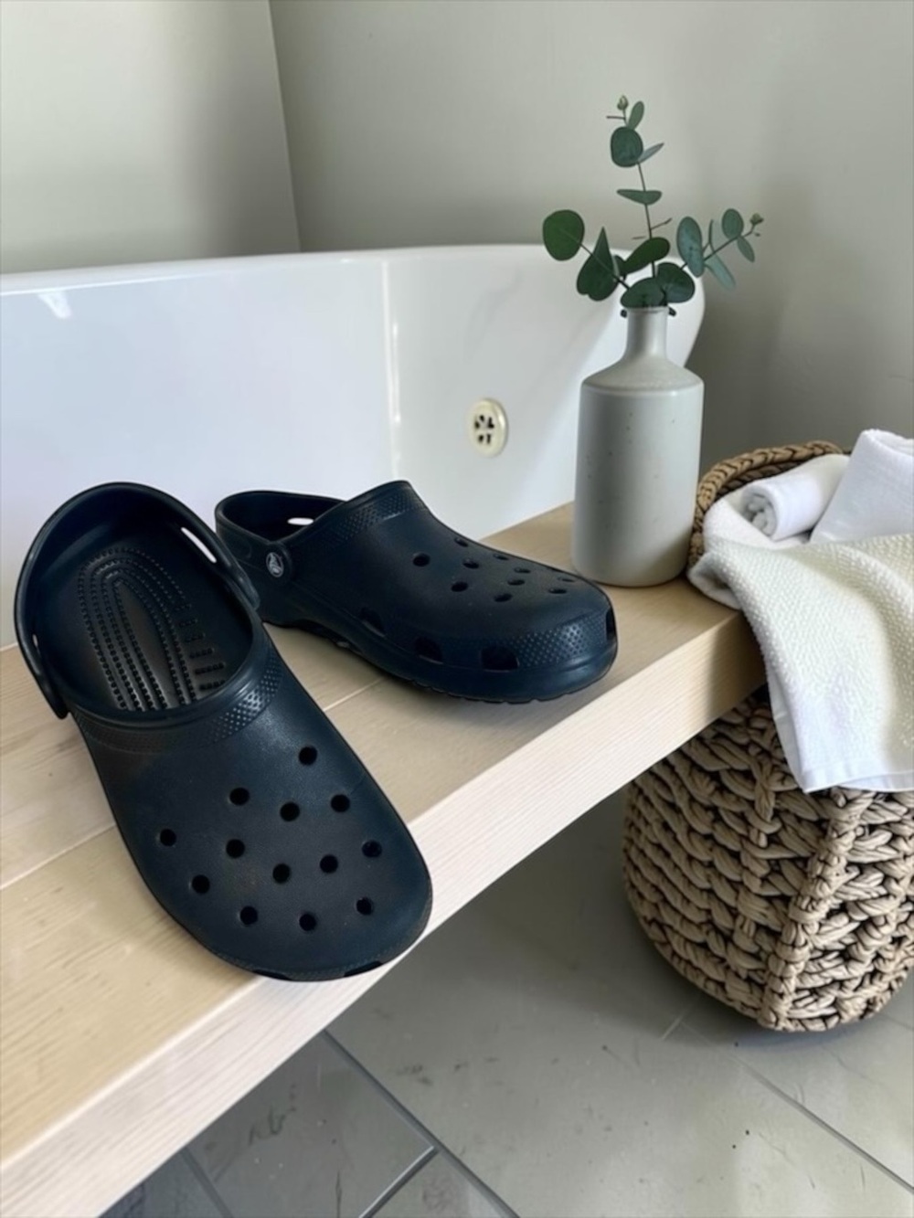 Crocs Classic Clog – Black – M8 W10 — Women’s Size 10 (EUC) - Picture 3 of 15